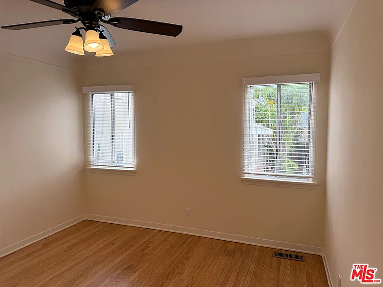 617 W Glenoaks Blvd — Photo 21