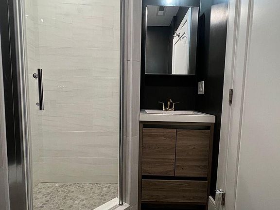 3rd image of 9 University Rd #3