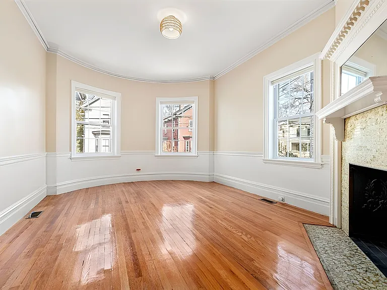 11 1/2 Spring Park Ave #1 — Photo 10