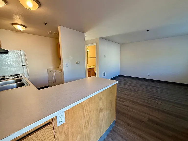 Westwood Park Apartments — Photo 5