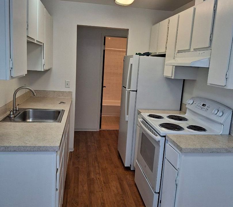 1st image of 4040 8th Ave NE APT 105