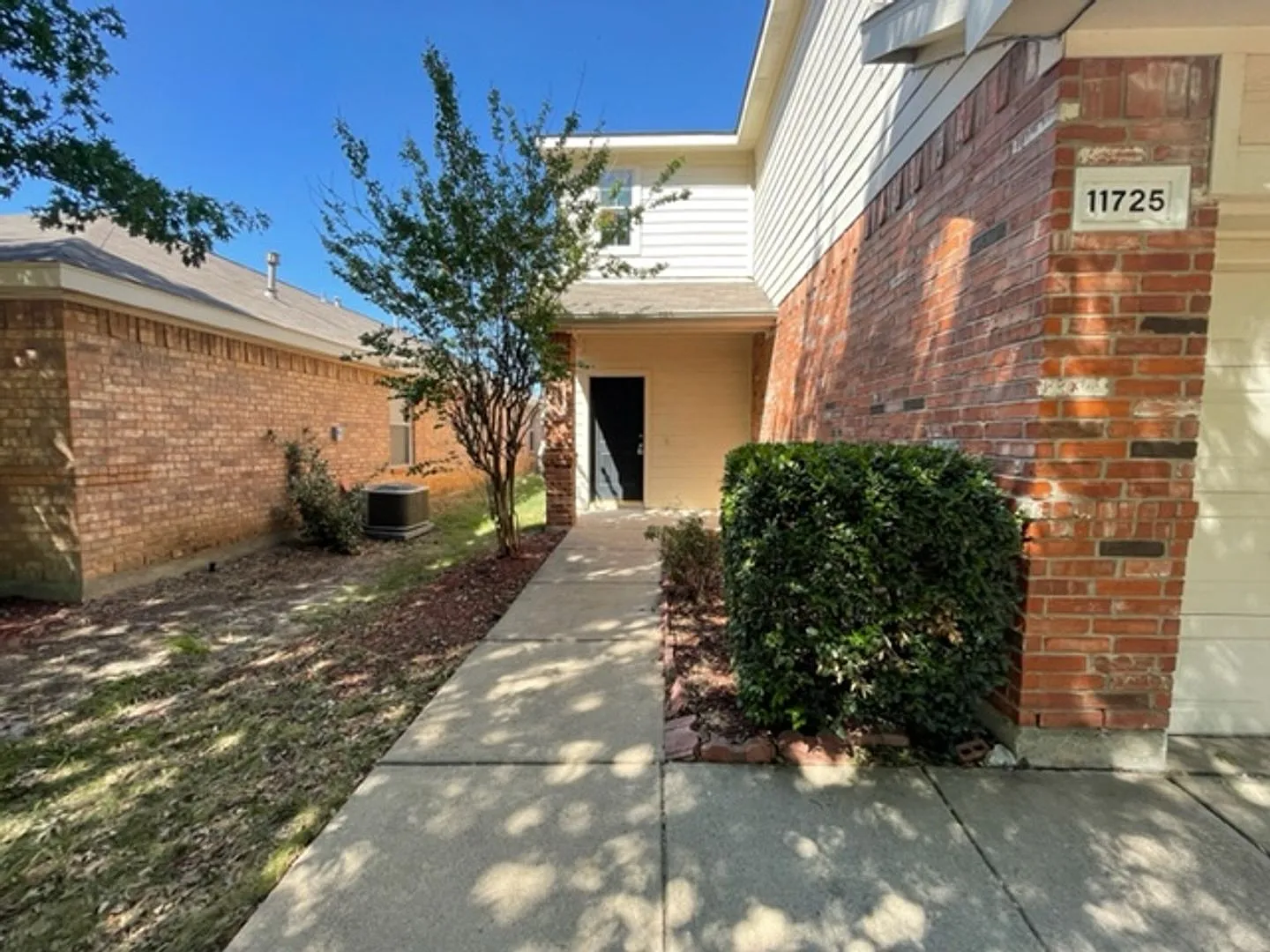 Nice, large two story in Keller ISD with community pool. — Photo 4