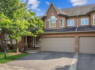 2175 Country Club Dr #26, Burlington, ON L7M4H9