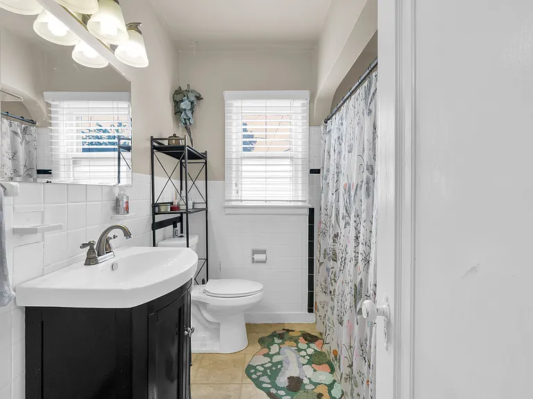 755 N Bellaire St — Photo 16