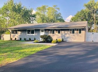 4 Cranston Rd S, Kendall Park, NJ 08824