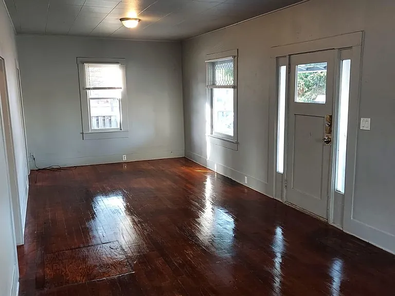 850 NW Polk Ave — Photo 7
