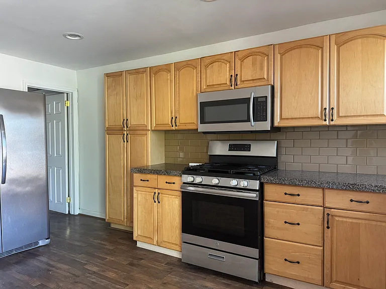 966 Argyle Rd — Photo 10