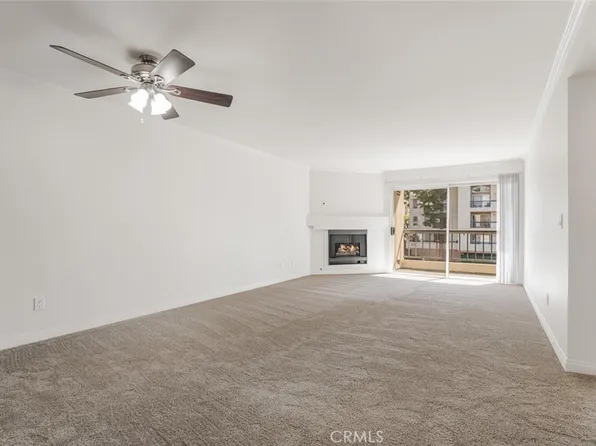 5550 Owensmouth Ave APT 205, Woodland Hills, CA 91367