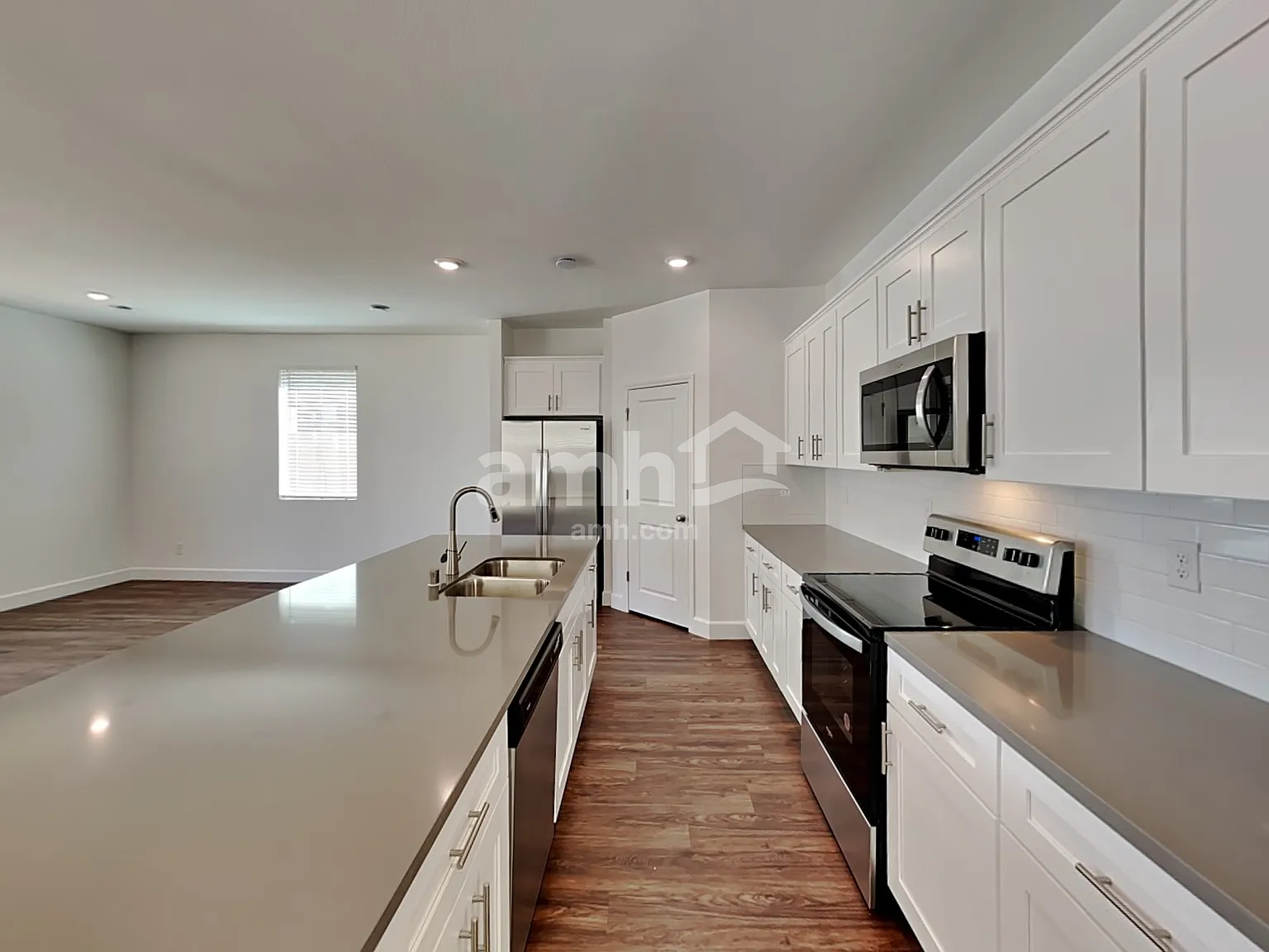 4 bed, 3.0 bath, 2239 sqft, $2,495 — Photo 3