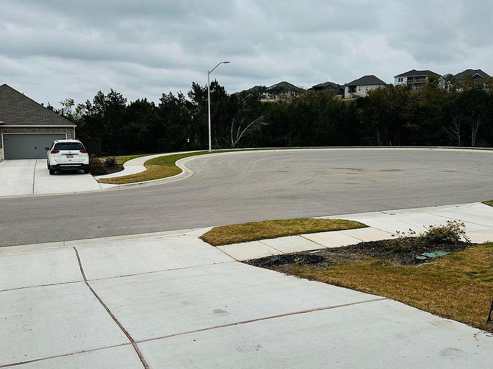 Cul-de-sac with green belt