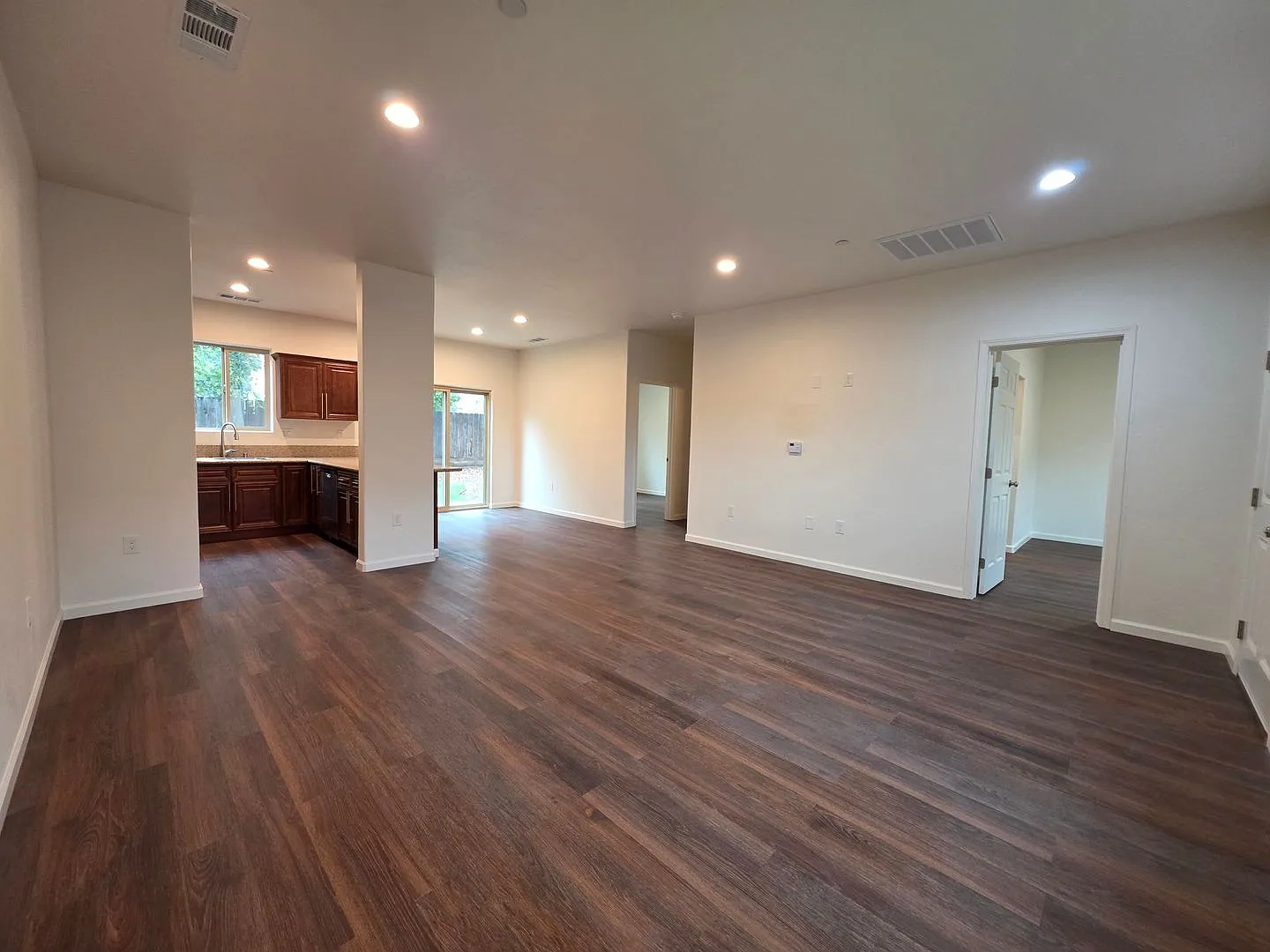 2020 E. Seeger — Photo 3