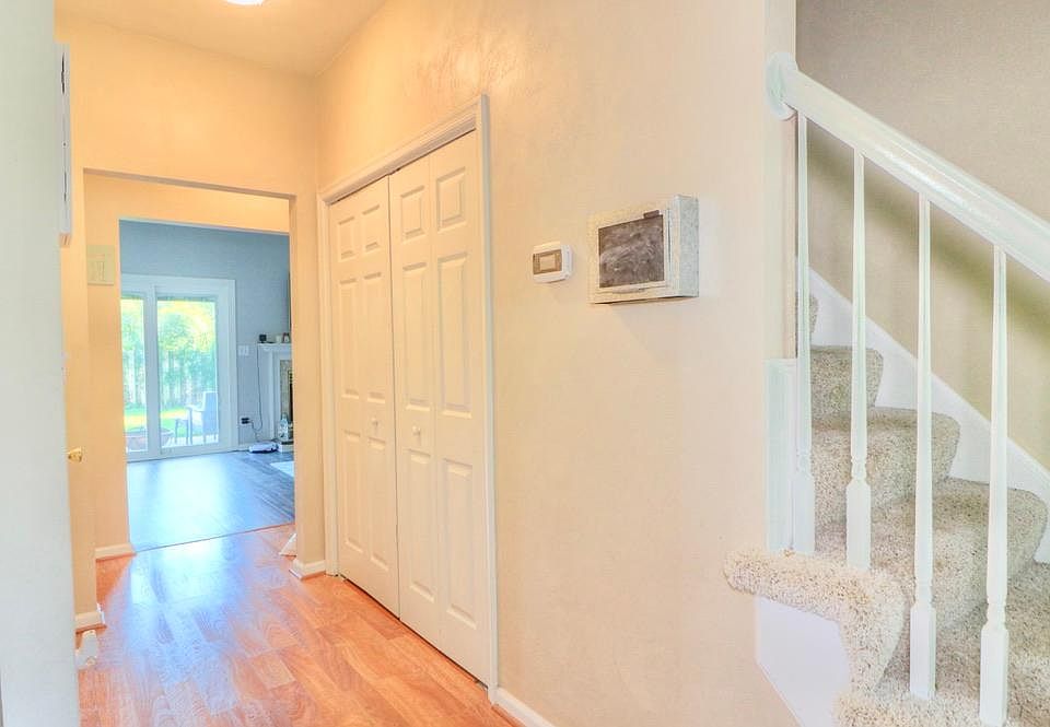 1st image of 610 Windward Dr