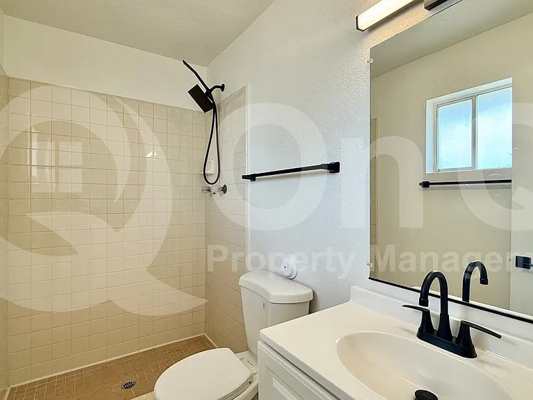 1043 E 10th Ave — Photo 17