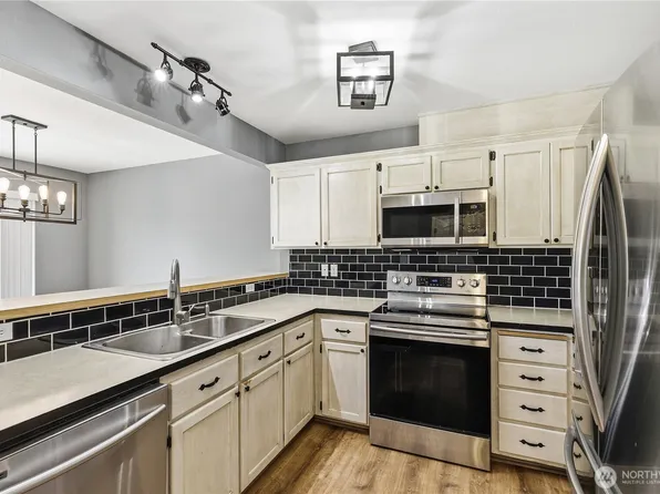 1670 SW Mulberry Street #B201, Oak Harbor, WA 98277