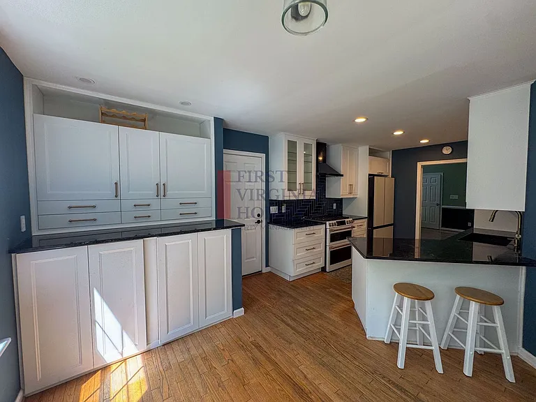202 Blackthorn Ln — Photo 12