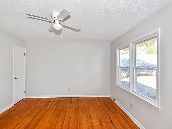 4th image of 716 Forest St