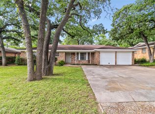 733 Bedford Ct W, Hurst, TX 76053