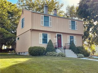10 Green Hills Rd, Quaker Hill, CT 06375