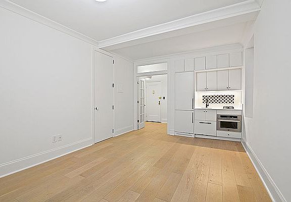 5th image of 225 W 23rd St APT 1J