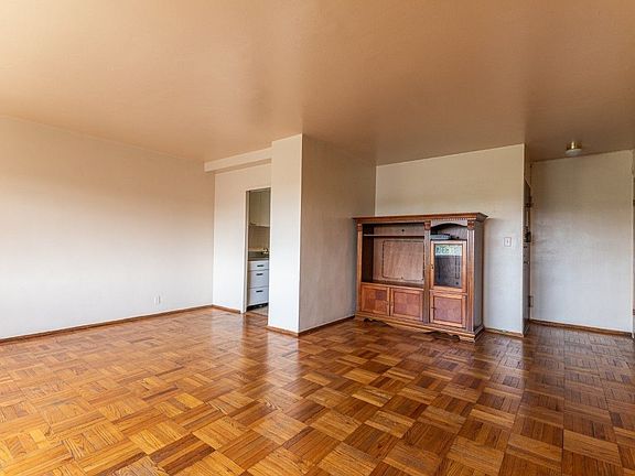 4th image of 4 Fordham Hill Oval APT 6D