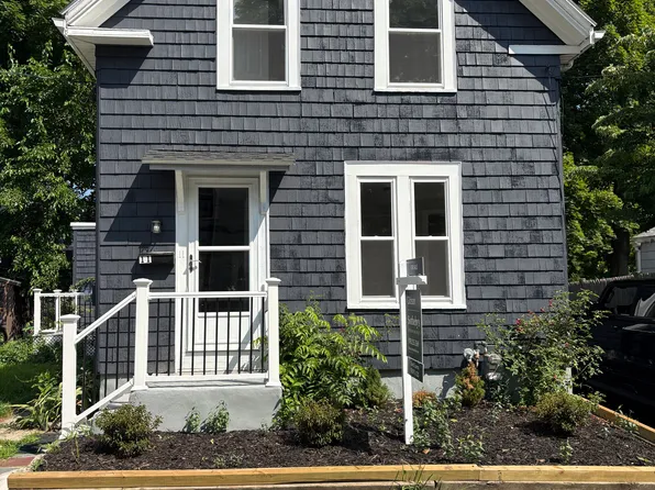 11 Central St, Merrimac, MA 01860