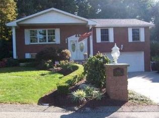 216 Red Oak Dr, Pittsburgh, PA