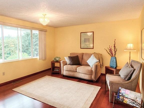 4th image of 12424 103rd Ave NE