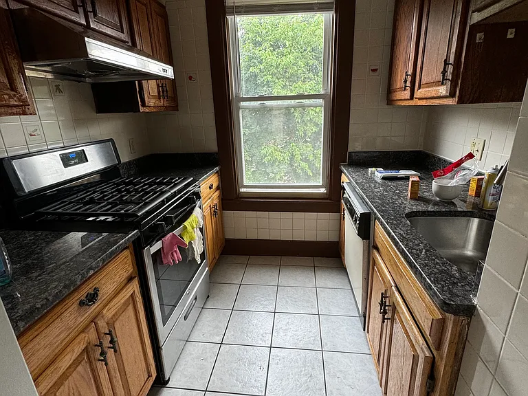 700-702 Summer St #3 — Photo 9
