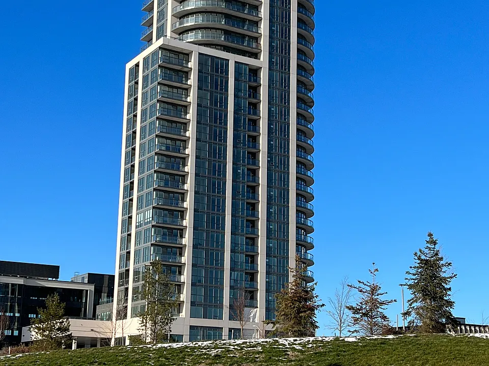 15 Lynch St #303