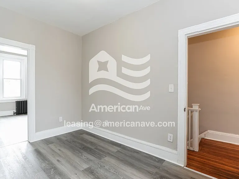 1299137_012_bedroom_11.jpg