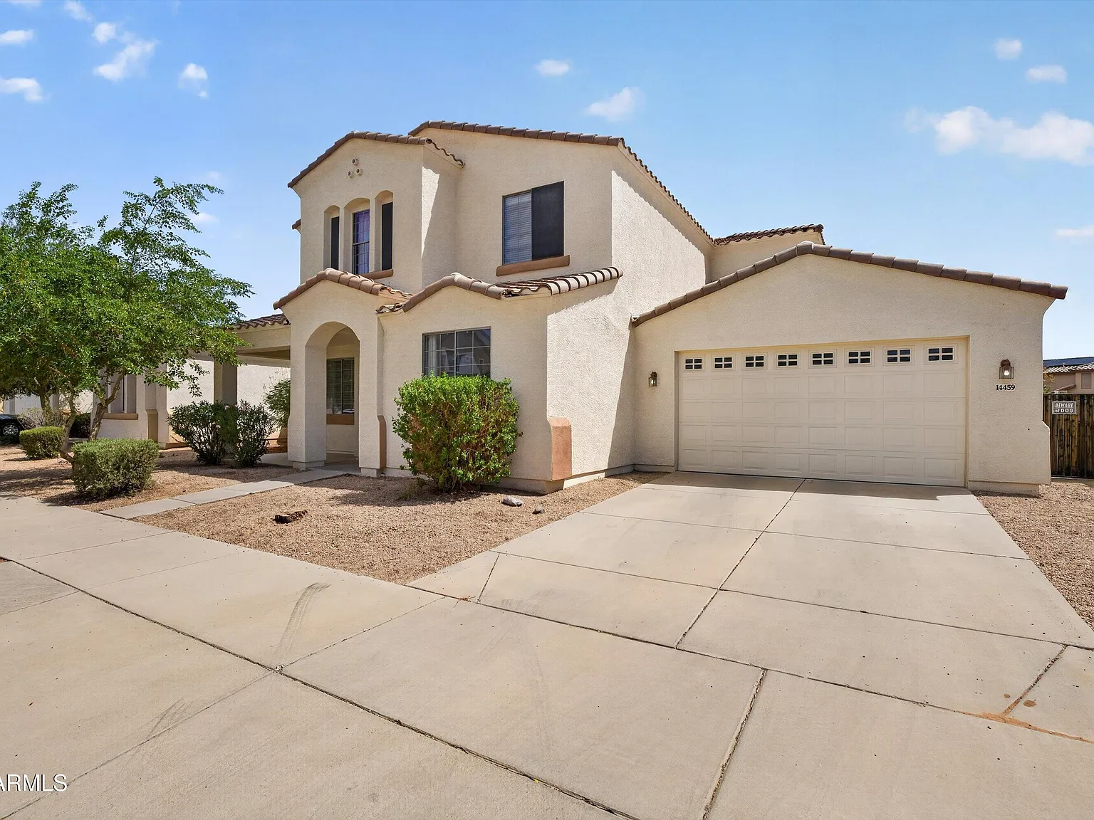 4 bed, 2.5 bath, 3073 sqft, $2,700 — Photo 2