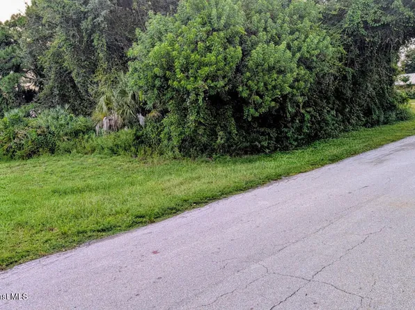 690 Seaport Ter SE, Palm Bay, FL 32909
