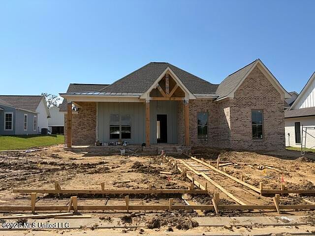 1st image of 1015 Crepe Myrtle Dr