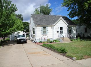 975 Arizona Ave SW, Huron, SD 57350