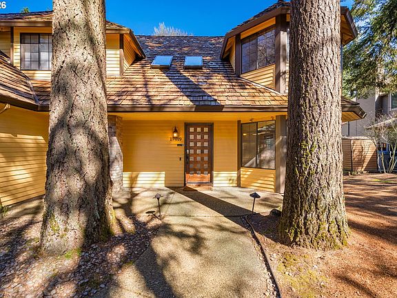 2nd image of 17019 SW Rivendell Dr