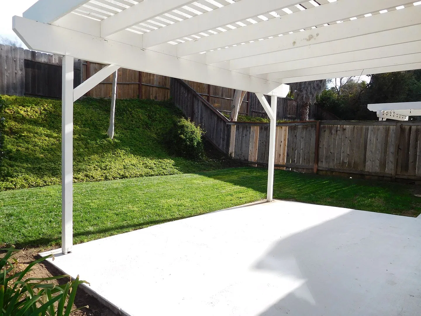 Spacious, 3BD/2.5BA Duplex with Large Fenced Yard: Close to Schools, Golf, Town! — Photo 2