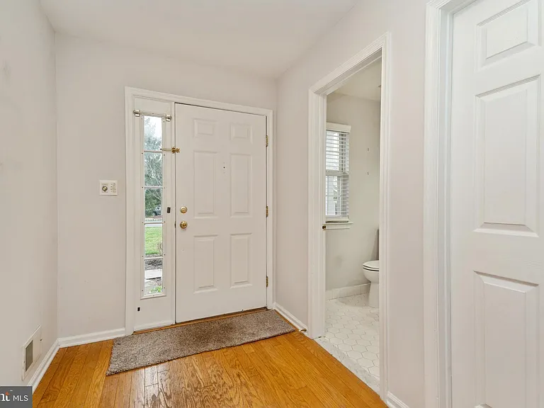 210 Kentshire Ct — Photo 4