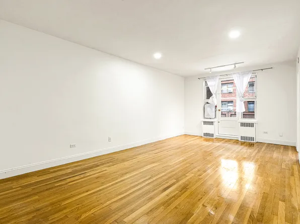 104-20 68th Drive image 6 of 27