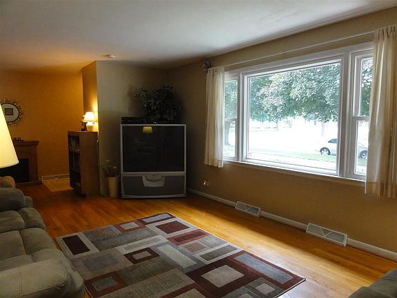 5th image of 2404 Hawthorne Ave