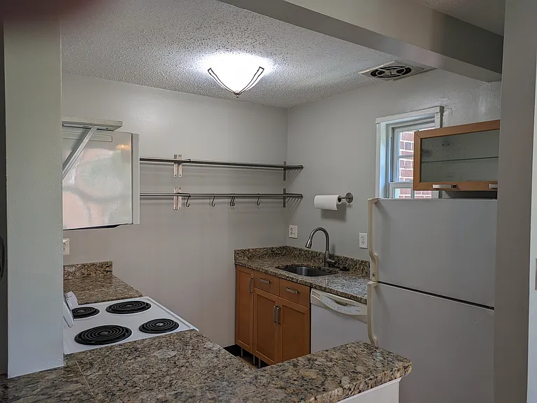 1716 W Abingdon Dr — Photo 12