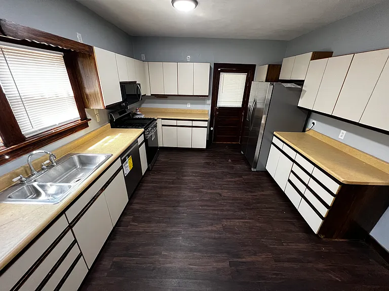 620 Paris Ave — Photo 16