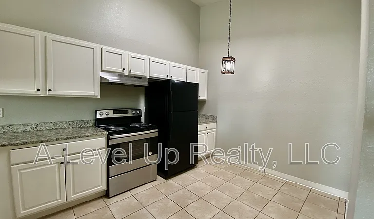 403 E Thoroughbred St — Photo 12