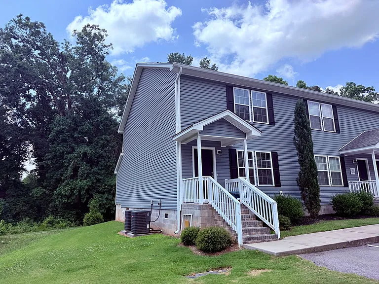 456 S Church St — Photo 2