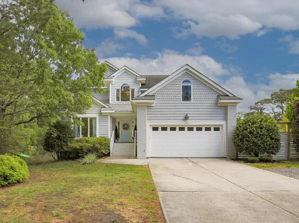 332 Bay Colony Dr, Virginia Beach, VA 23451