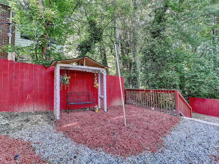 175 Burbank Dr NW #B — Photo 41