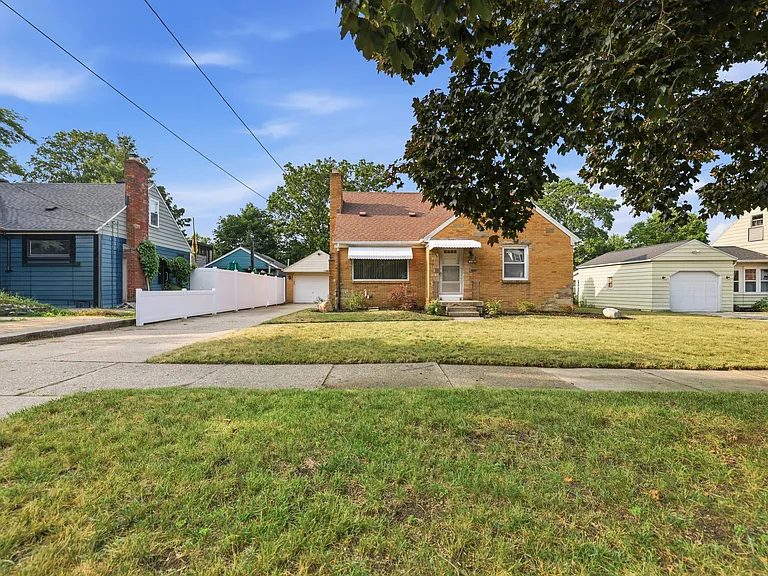 Front yard - nice big flat yard with a gorgeous Crimson King Maple in front.