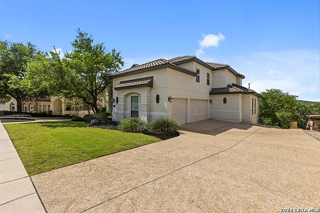 5 bed, 4.5 bath, 4837 sqft, $5,995 — Photo 2