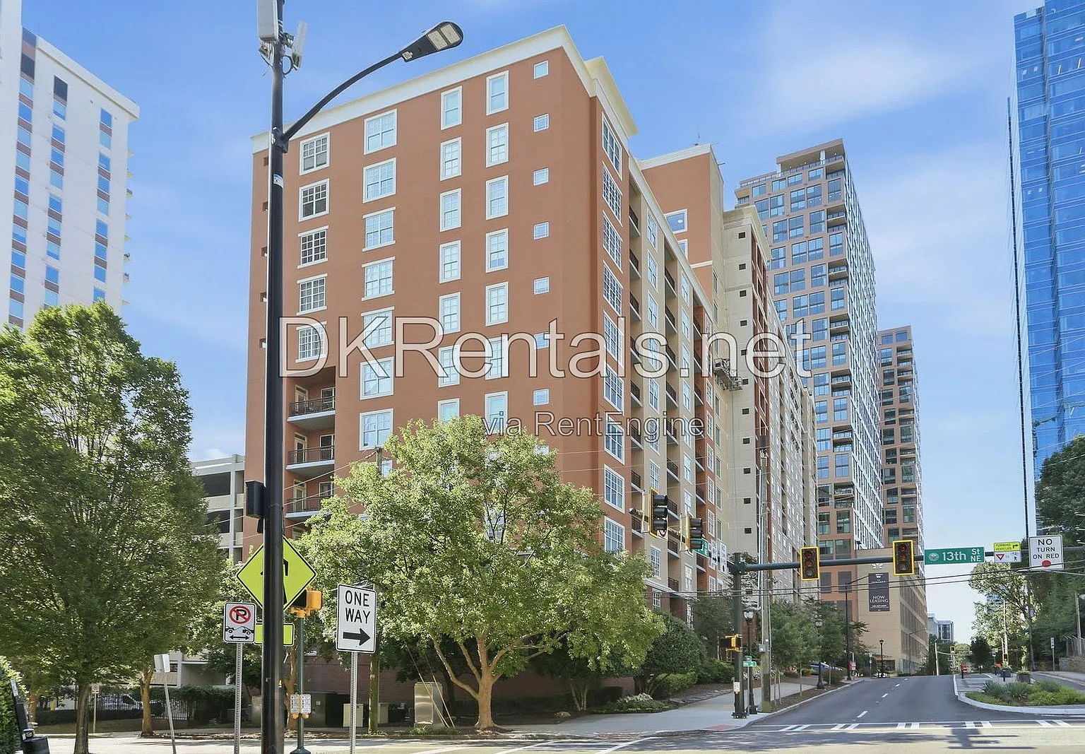 2 bed, 1.0 bath, 1054 sqft, $2,200 — Photo 2