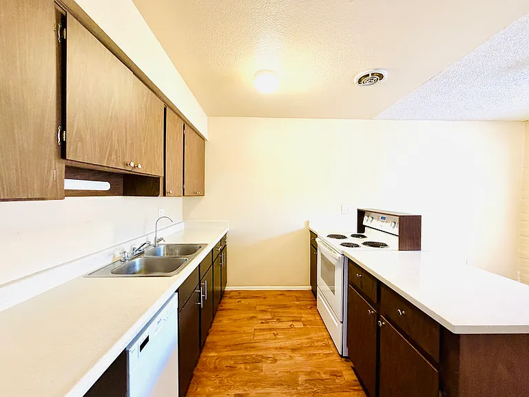 Desert Terrace Apartments - 2 and 3 Bedrooms with Community Pool and Laundry! — Photo 23