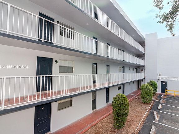 5th image of 447 NE 195th St APT 217